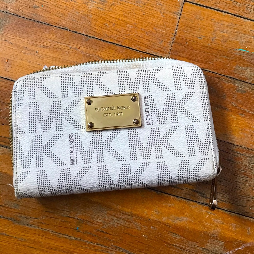 Michael Kors Jet Set small Zip Around Wallet